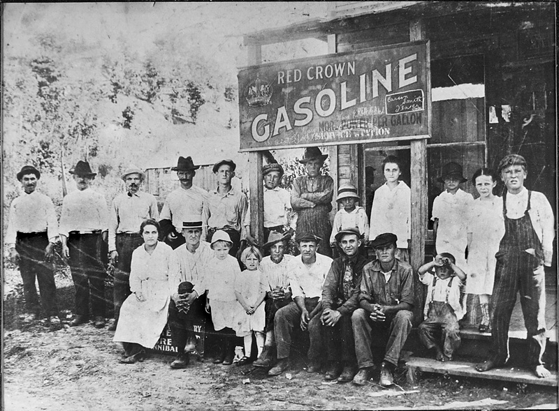 Group in front of Ilasco gas station