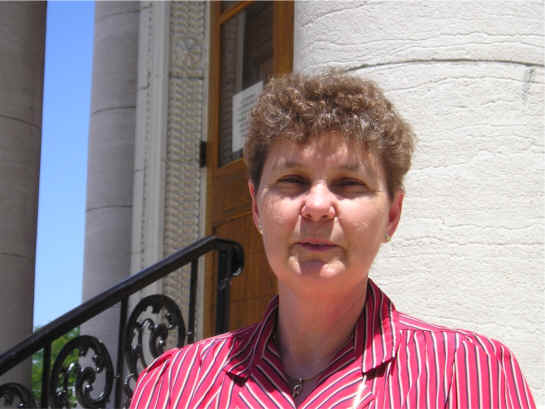 Ann Sundermeyer in front of library